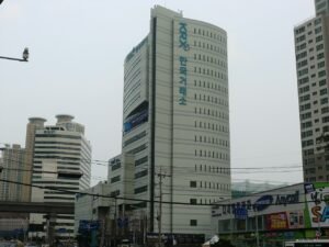 역사상 최초, 코스피 이틀 연속 서킷브레이커: 한국 증시에 무슨 일이 벌어졌나