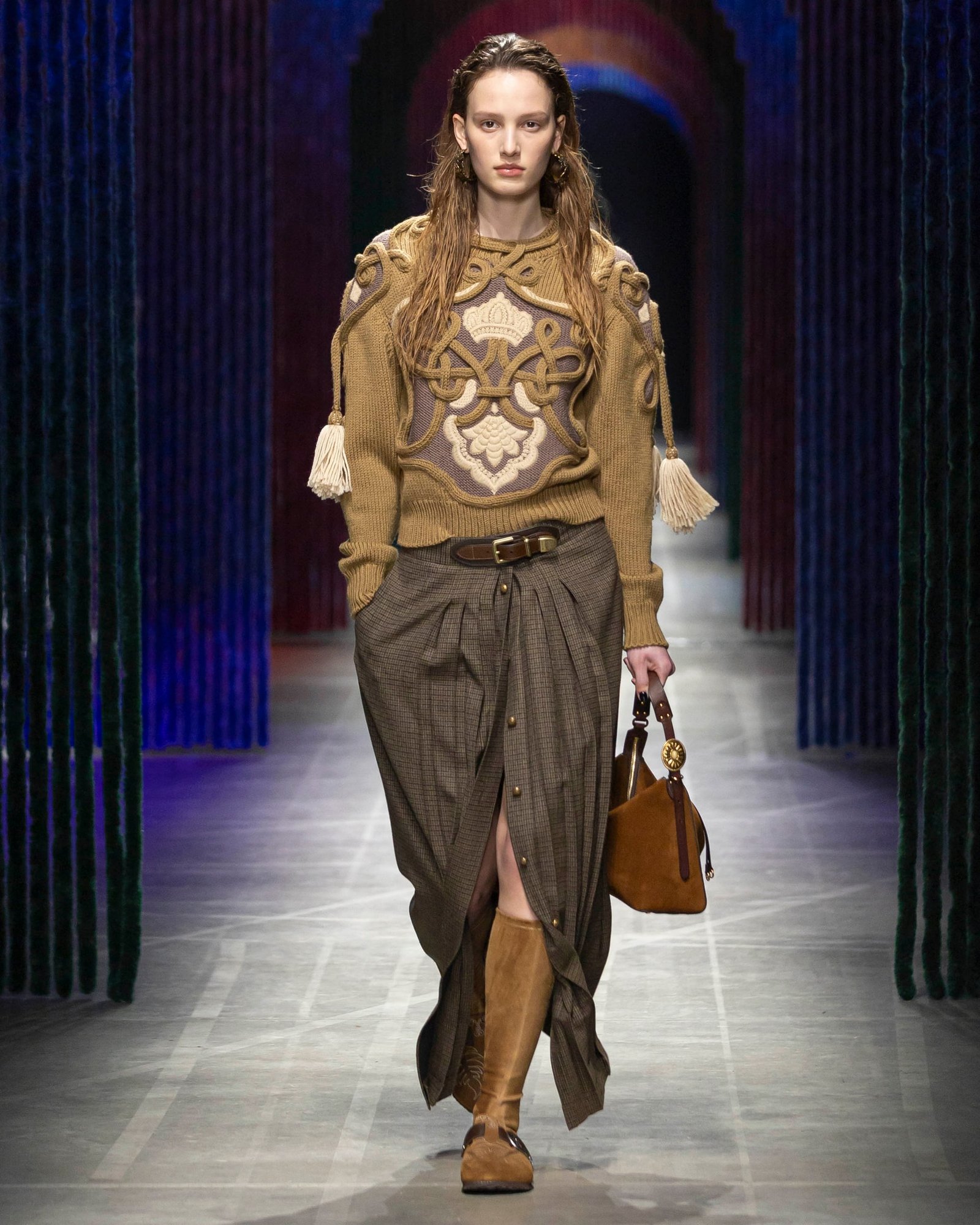 BIRKENSTOCK by ETRO 협업 풋웨어 런웨이 스타일링