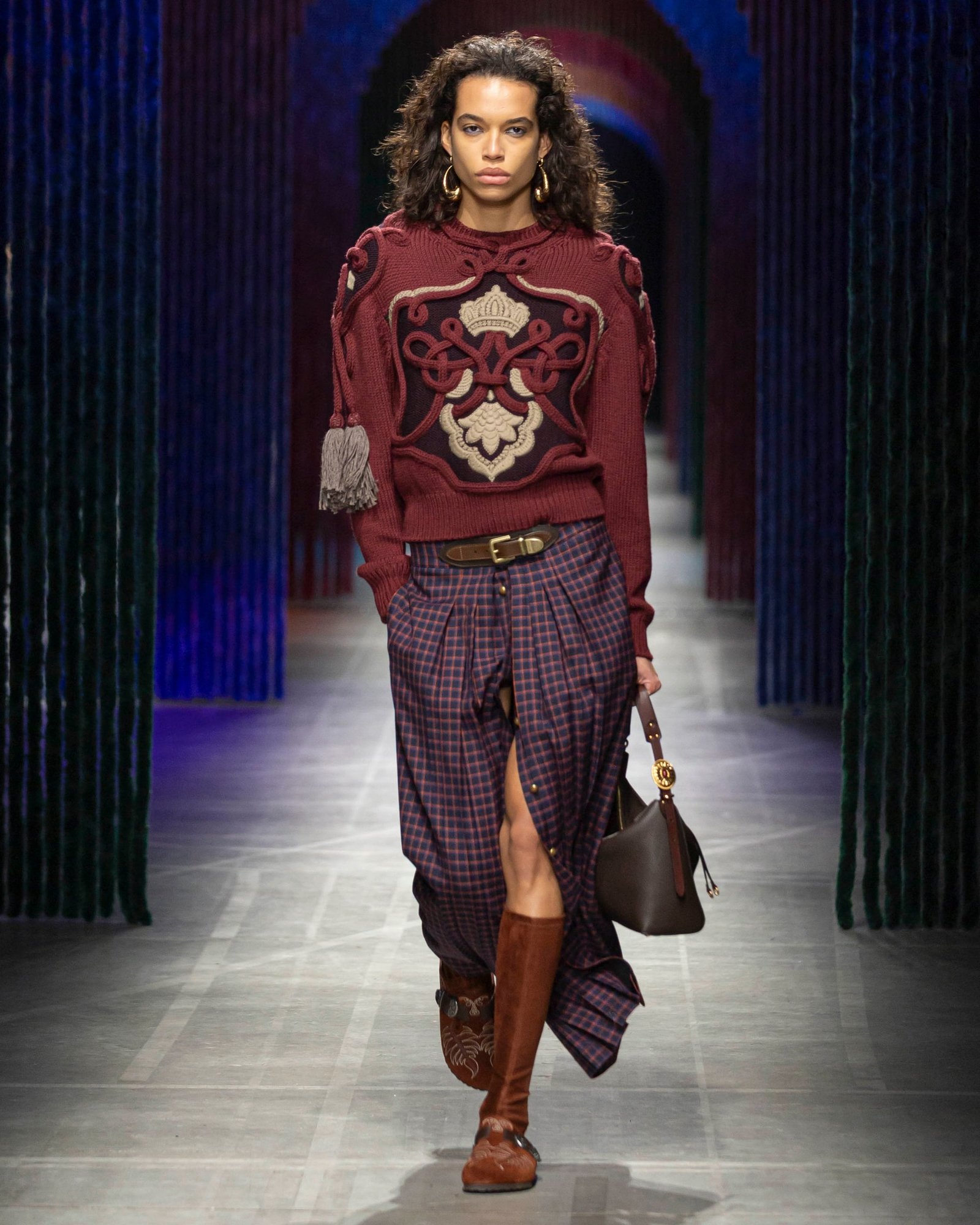 BIRKENSTOCK by ETRO Boston을 신은 ETRO 런웨이 룩