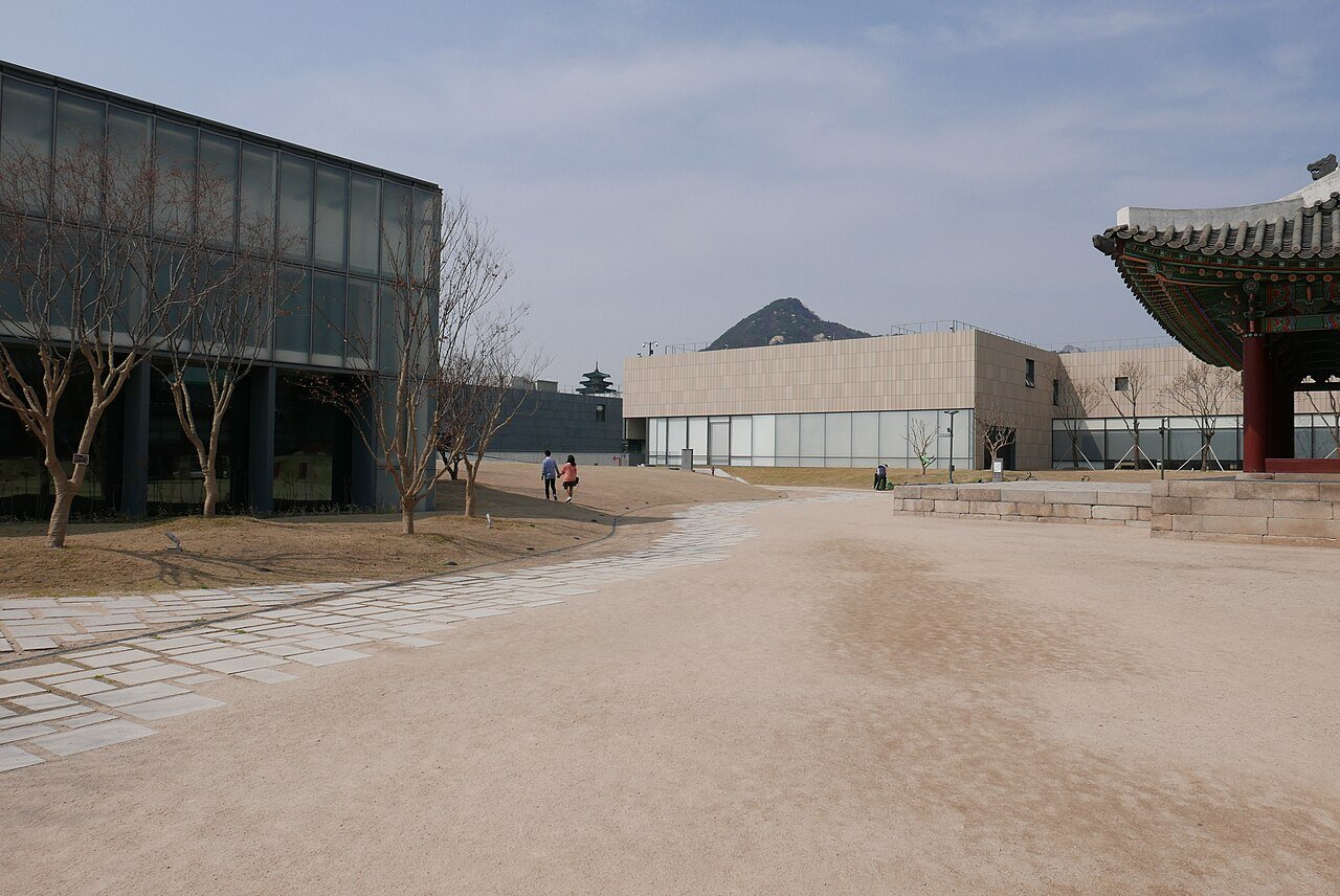 국립현대미술관 서울의 건물 사이 야외 공간