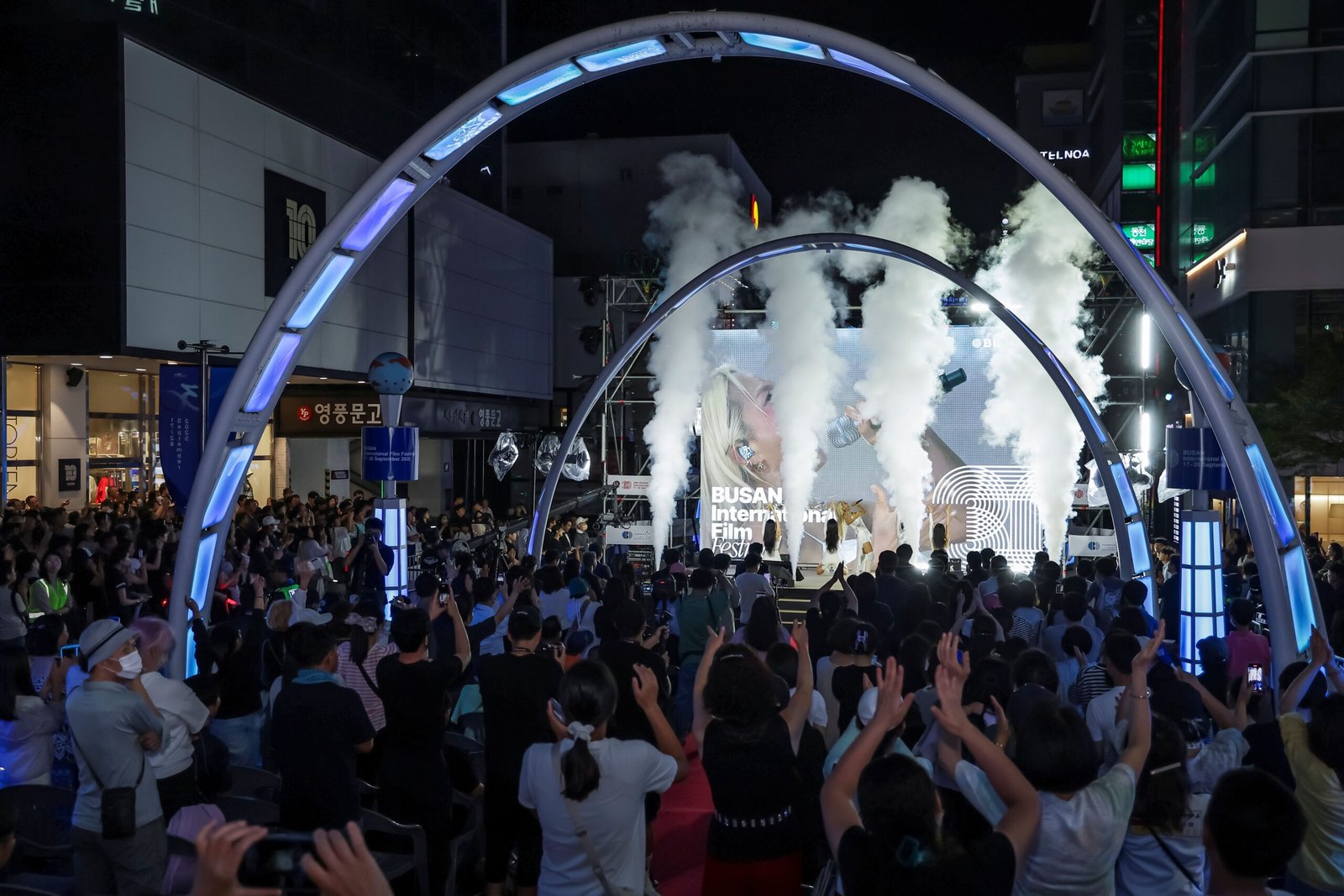 2025년 제30회 부산국제영화제 남포동 전야제의 자료사진